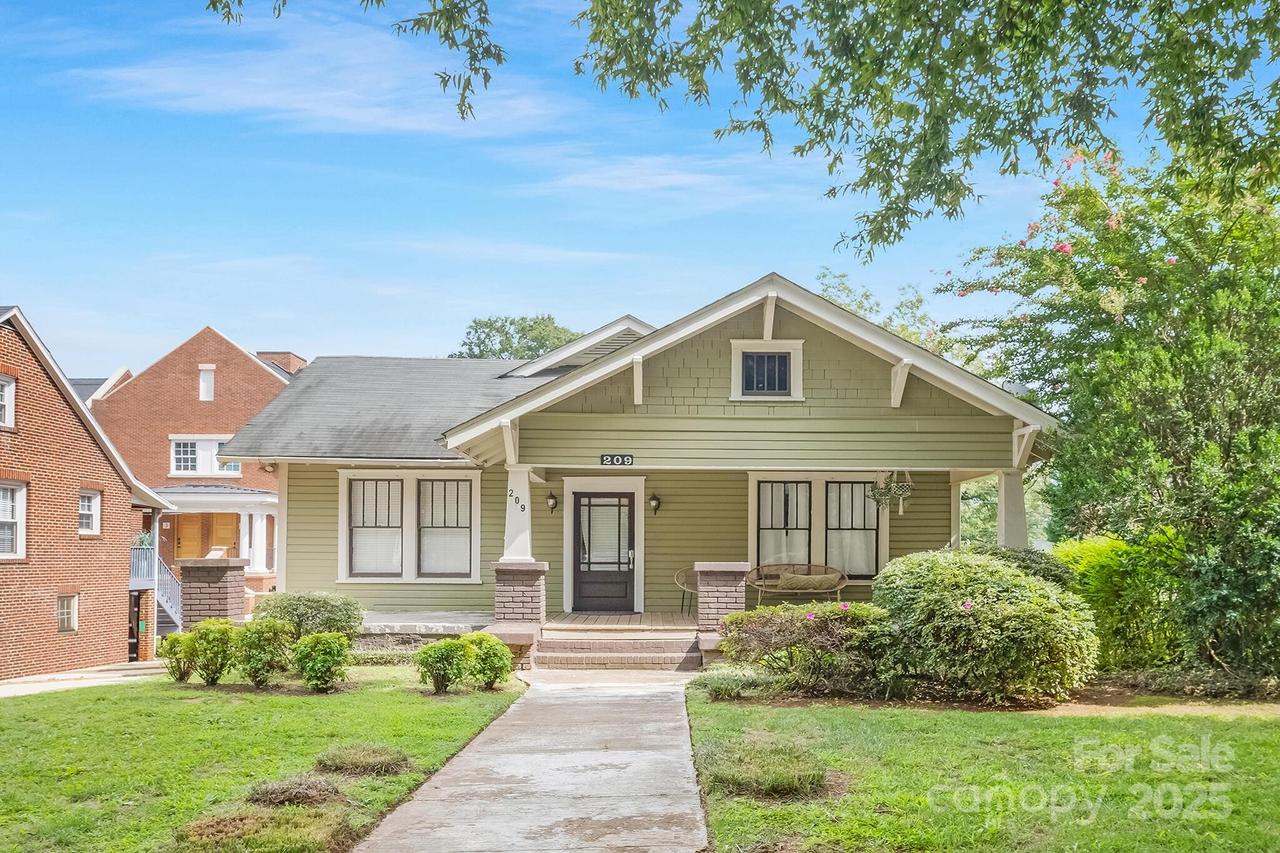 209 Grandin Rd., Charlotte, NC 28208