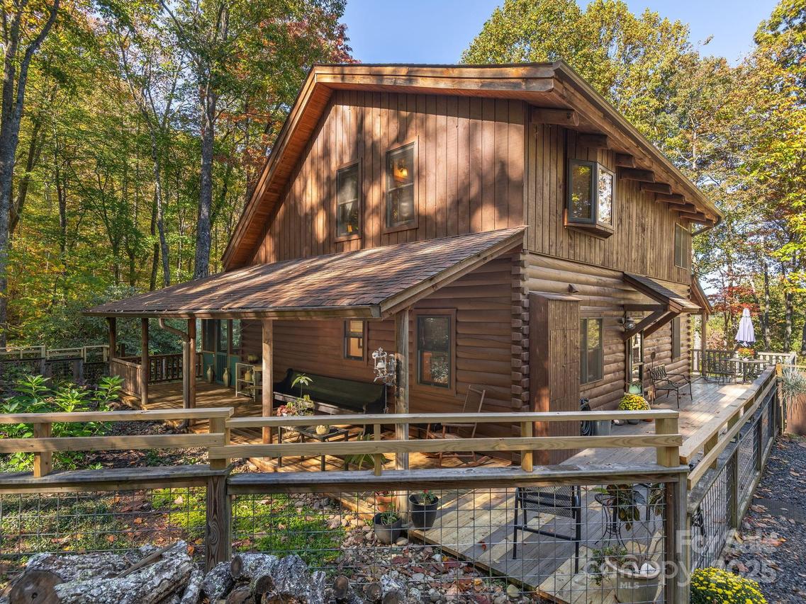 102 Carriage Dr., Fairview, NC 28730