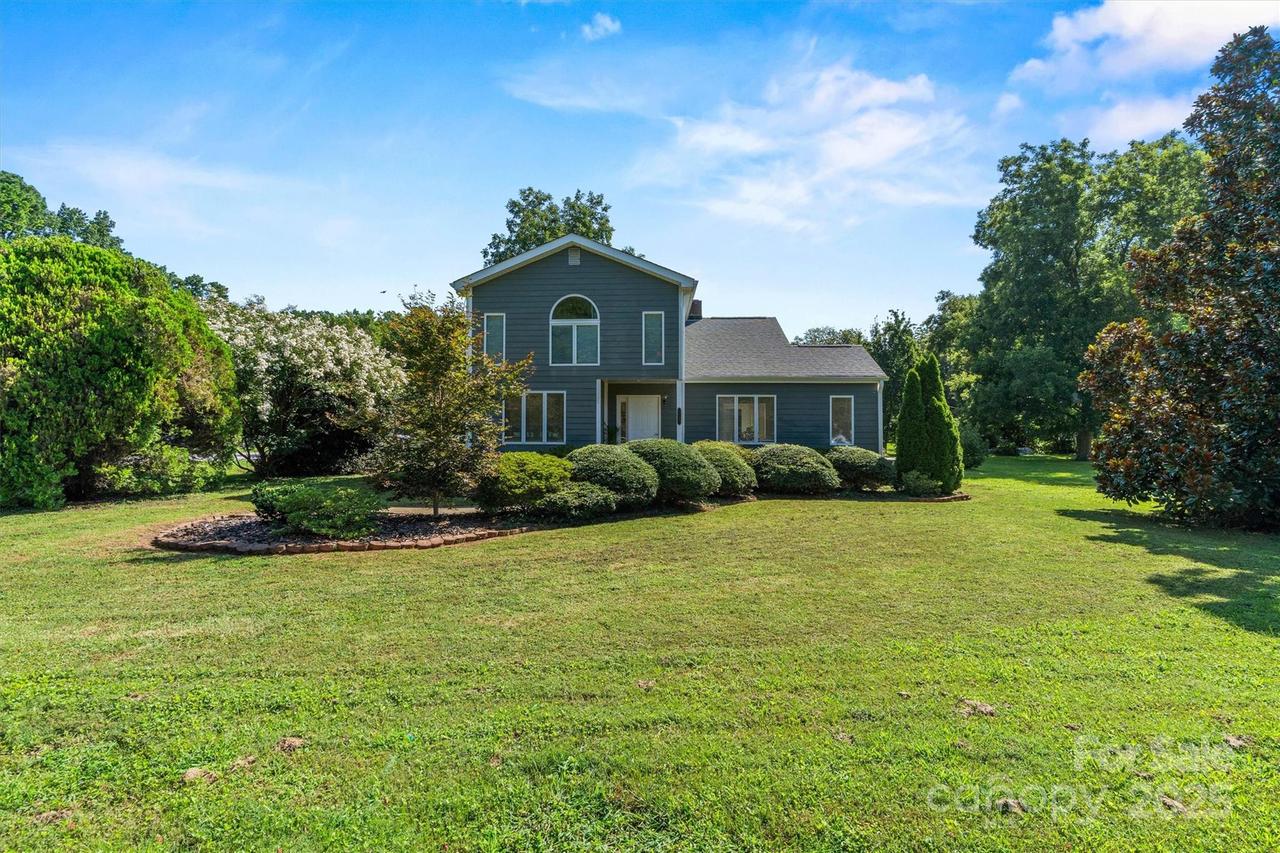 1107 S Point Rd., Belmont, NC 28012
