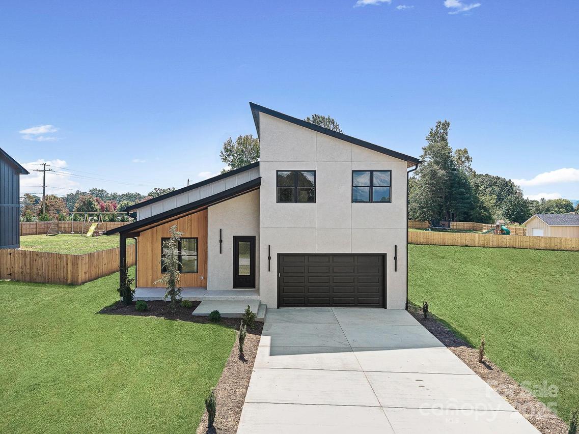 760 New Hope Rd., Flat Rock, NC 28731