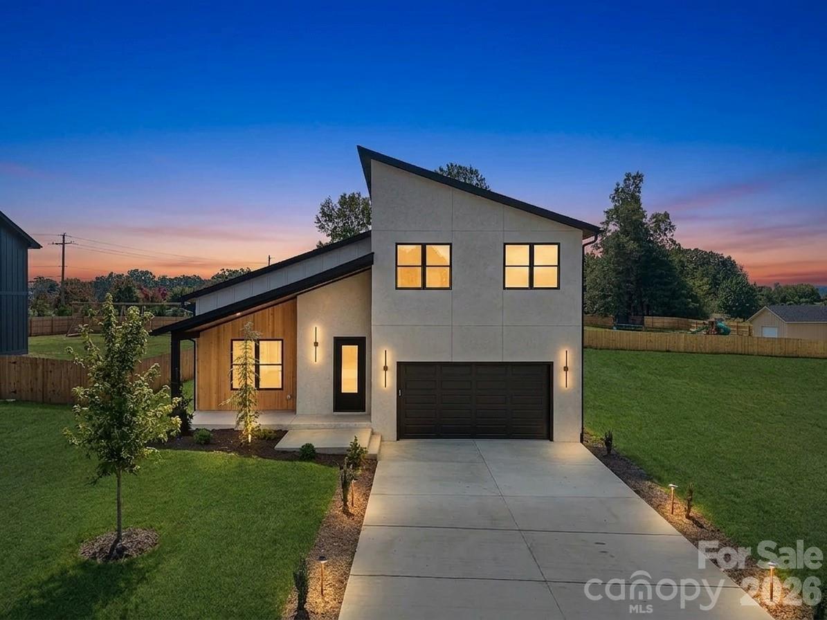 760 New Hope Rd., Flat Rock, NC 28731