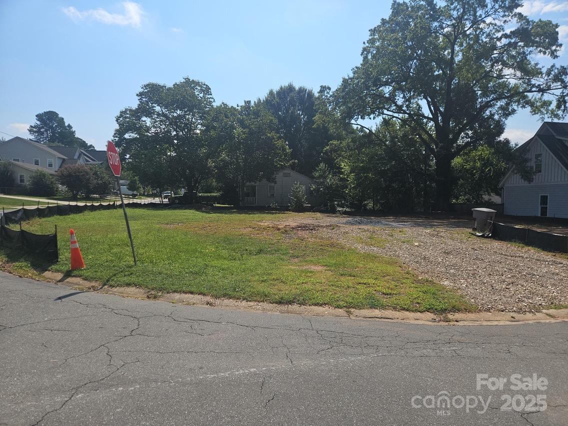 400 Greystone Rd., Charlotte, NC 28209