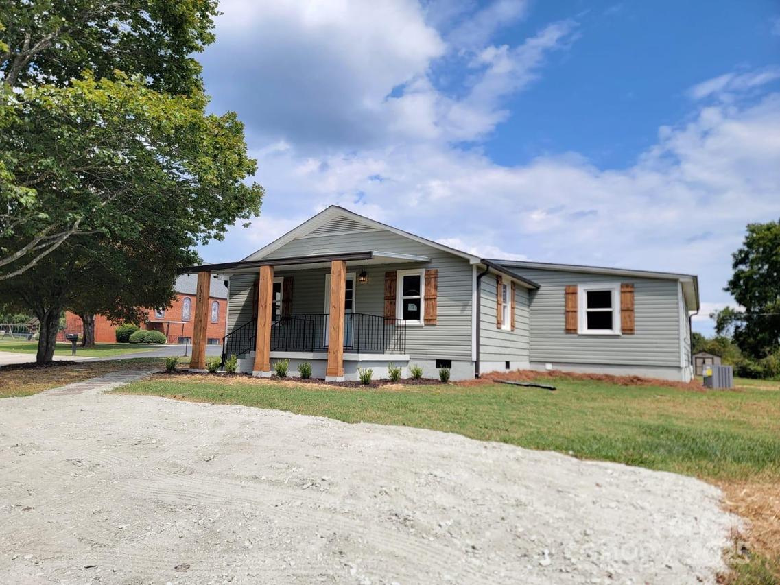 1362 Cornatzer Rd., Mocksville, NC 27028