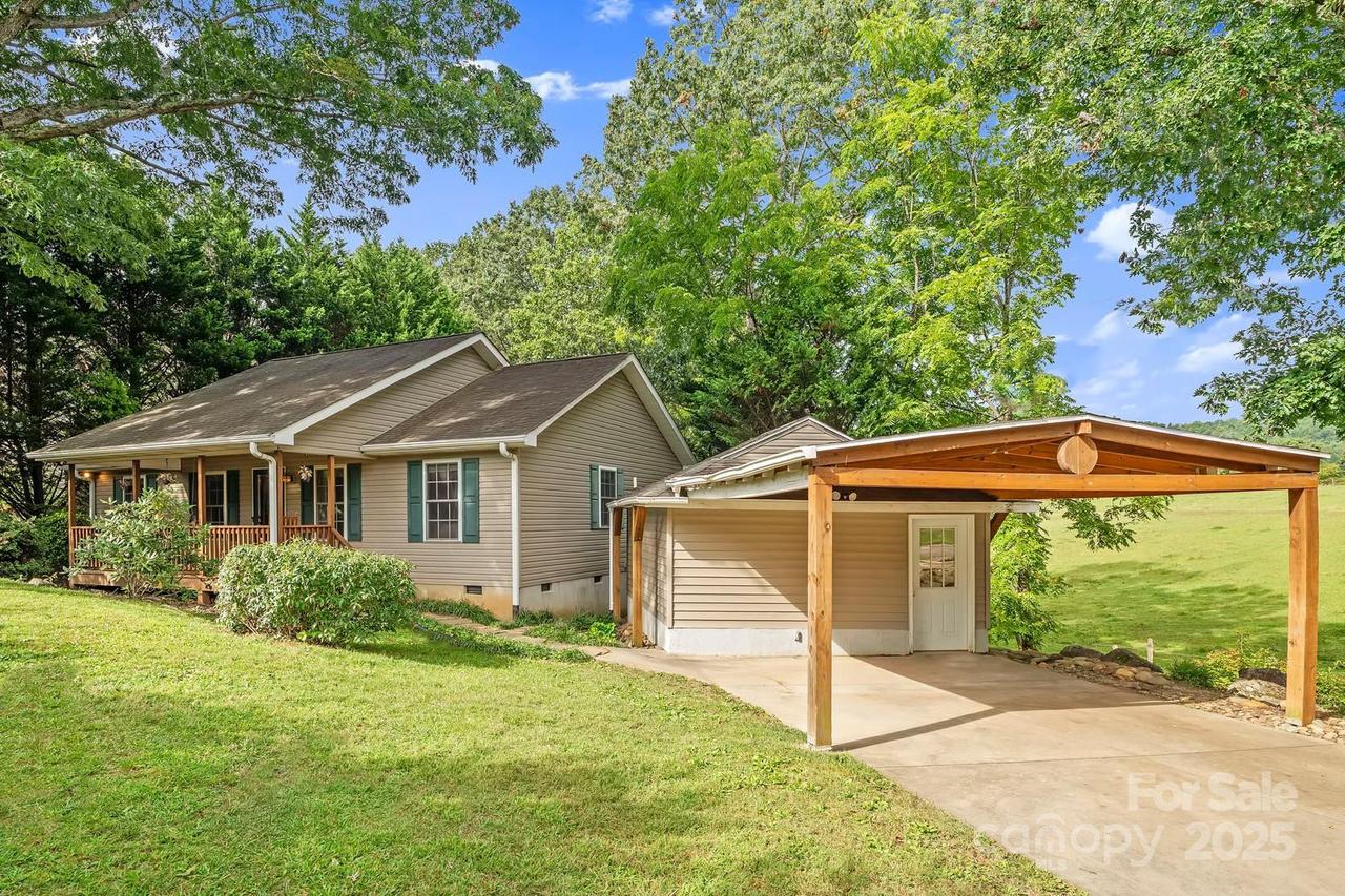 392 Lower Grassy Branch Rd., Asheville, NC 28805