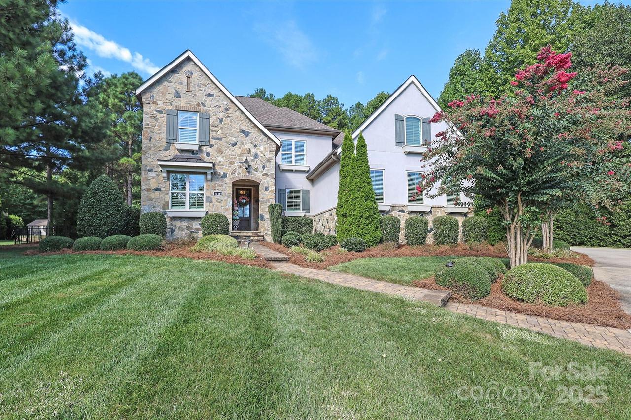 13418 Castleford Dr., Mint Hill, NC 28227