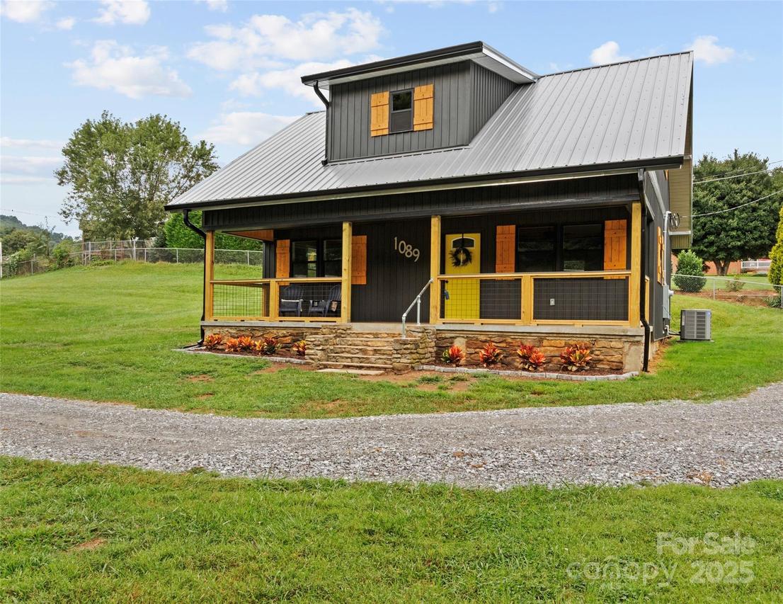 1089 Ratcliff Cove Rd., Waynesville, NC 28786