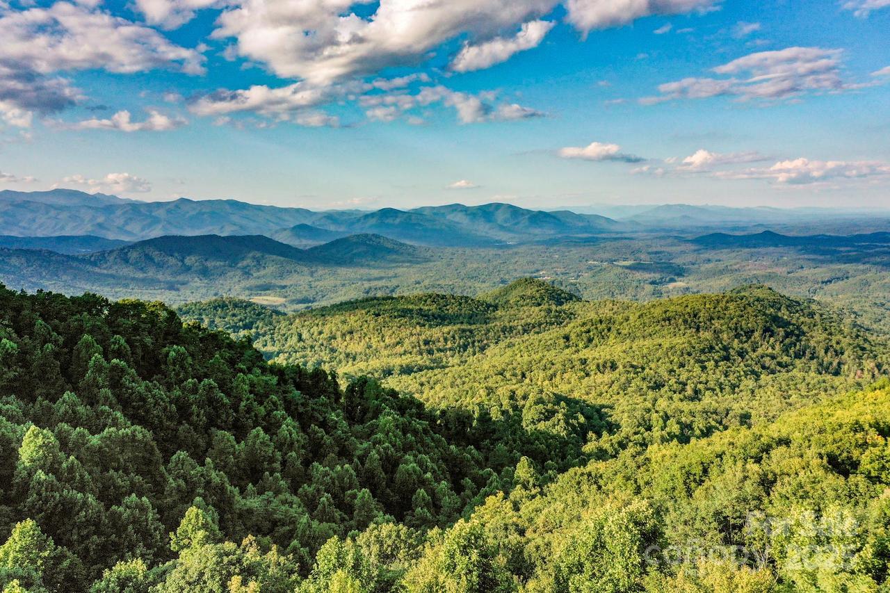 9999 Cliffledge Tr., Black Mountain, NC 28711