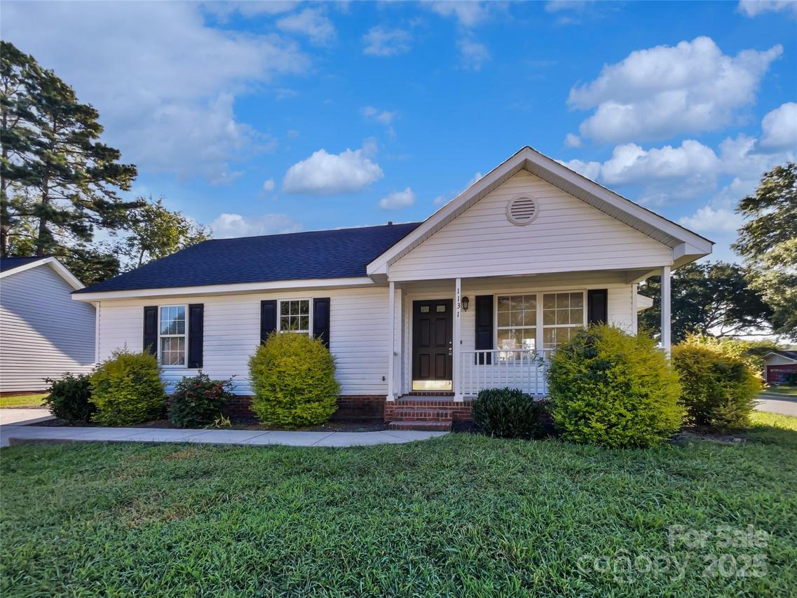 1131 Summit Hills Dr., Charlotte, NC 28214
