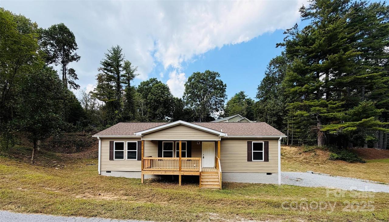 204 Oscelake Way, Hendersonville, NC 28739