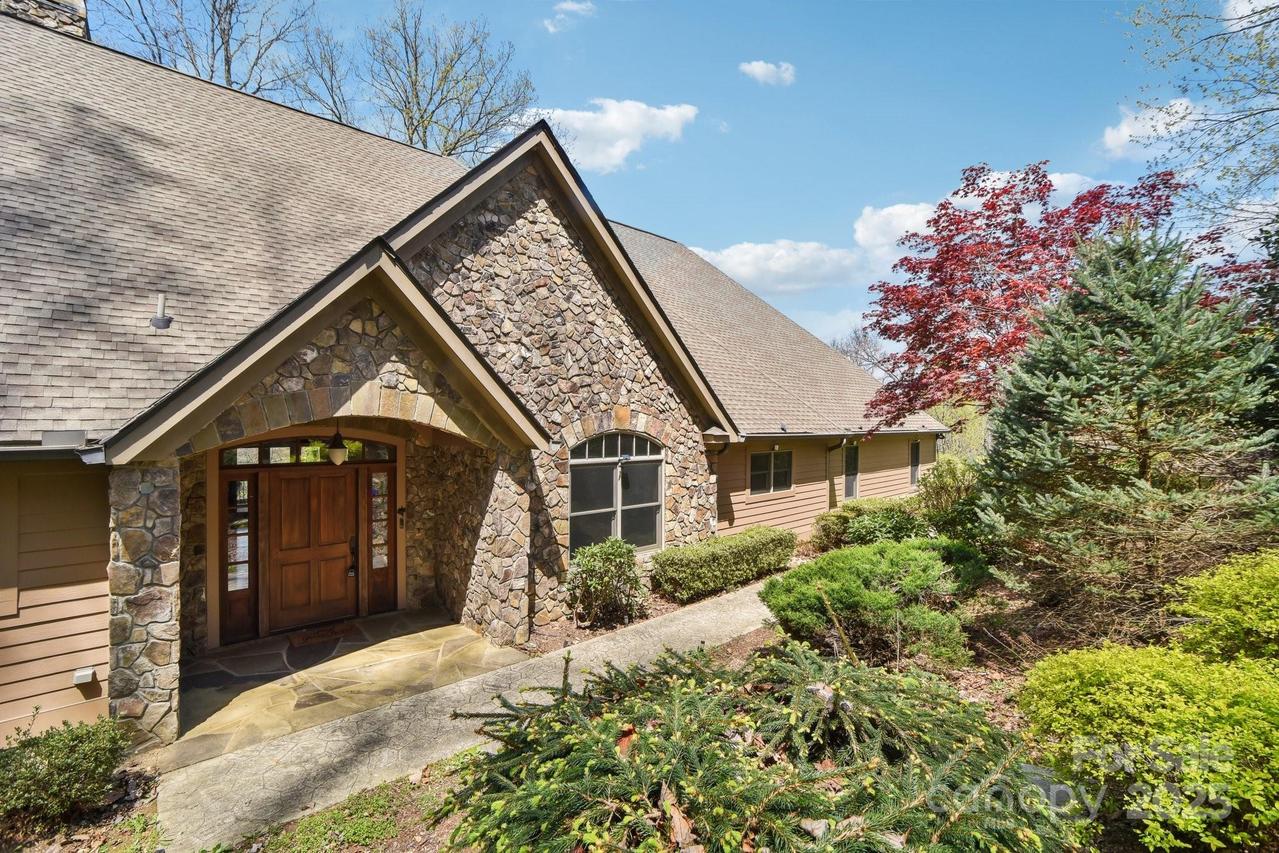 206 View Ridge Pkwy., Leicester, NC 28748