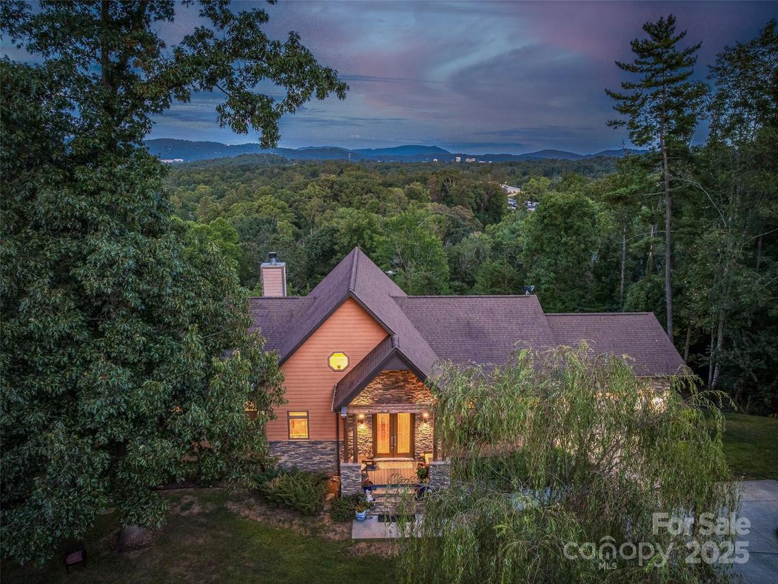 18 Timber Moss Dr., Asheville, NC 28804