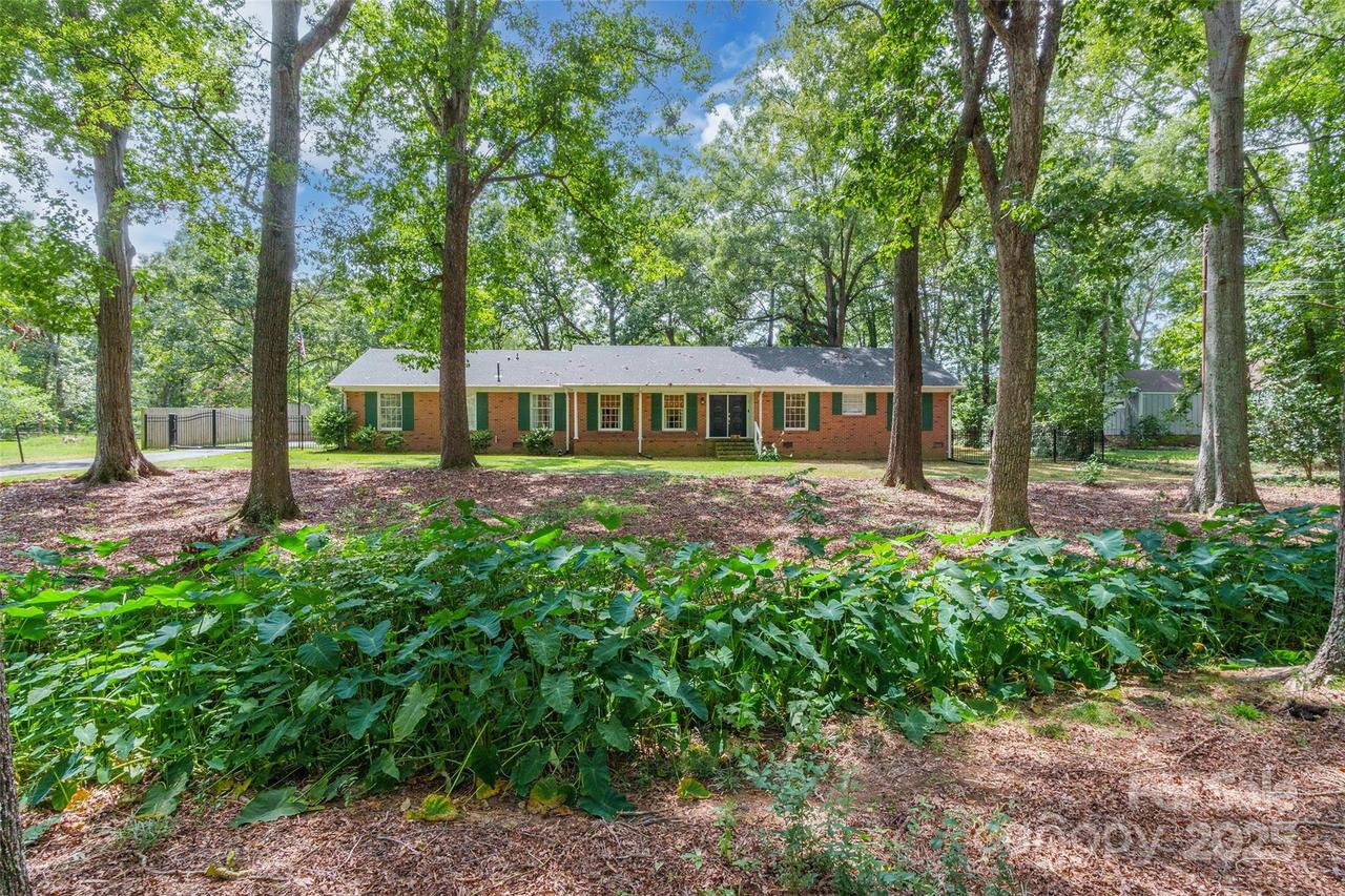 1102 Lakewood Dr., Monroe, NC 28112