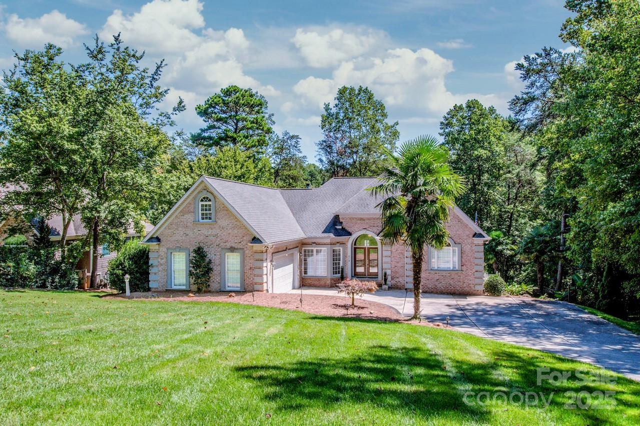 214 Wildwood Cove Dr., Mooresville, NC 28117