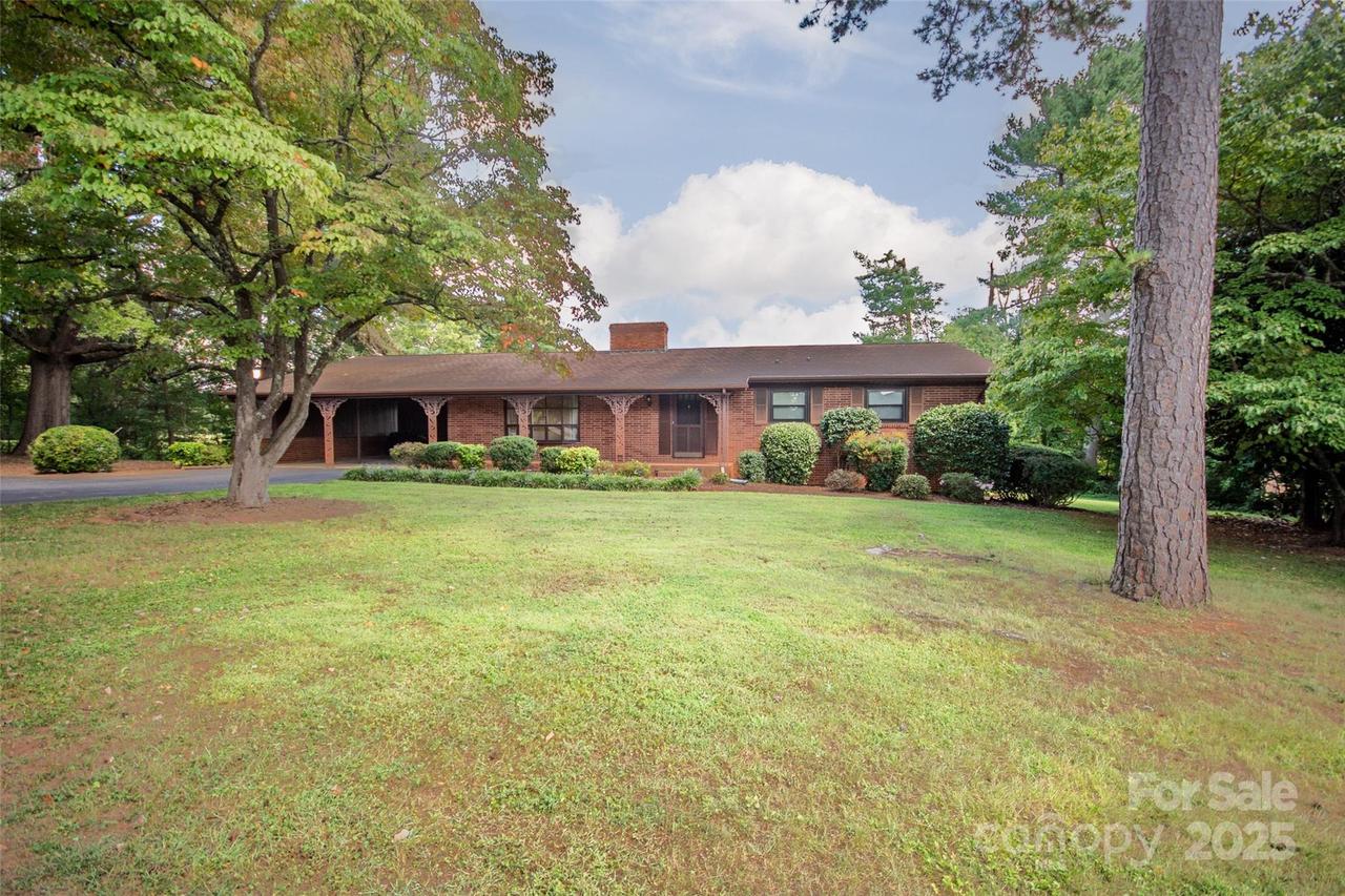 431 Bristol Dr., Statesville, NC 28677