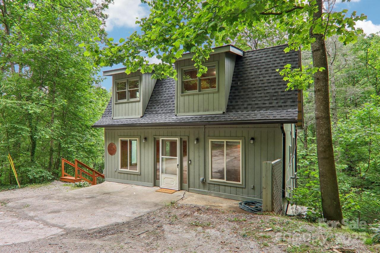 685 Freeman Creek Rd., Zirconia, NC 28790