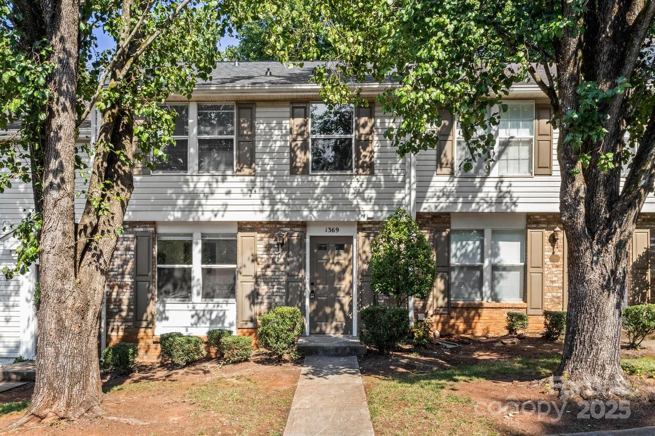 1369 Maple Shade Ln., Charlotte, NC 28270
