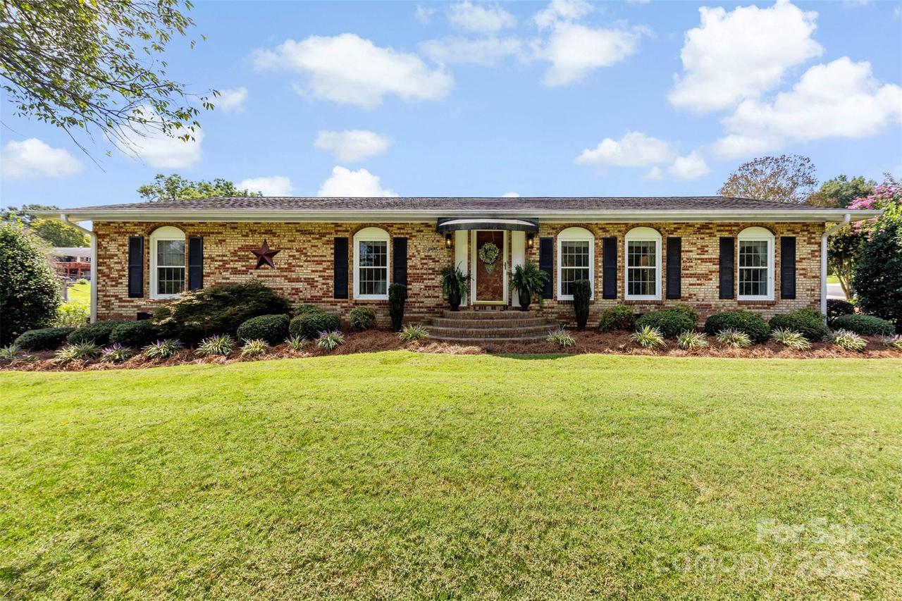 2413 Essen Ln., Gastonia, NC 28054