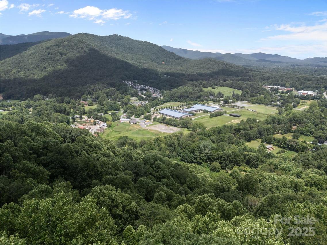 127 Franklin Rd., Swannanoa, NC 28778