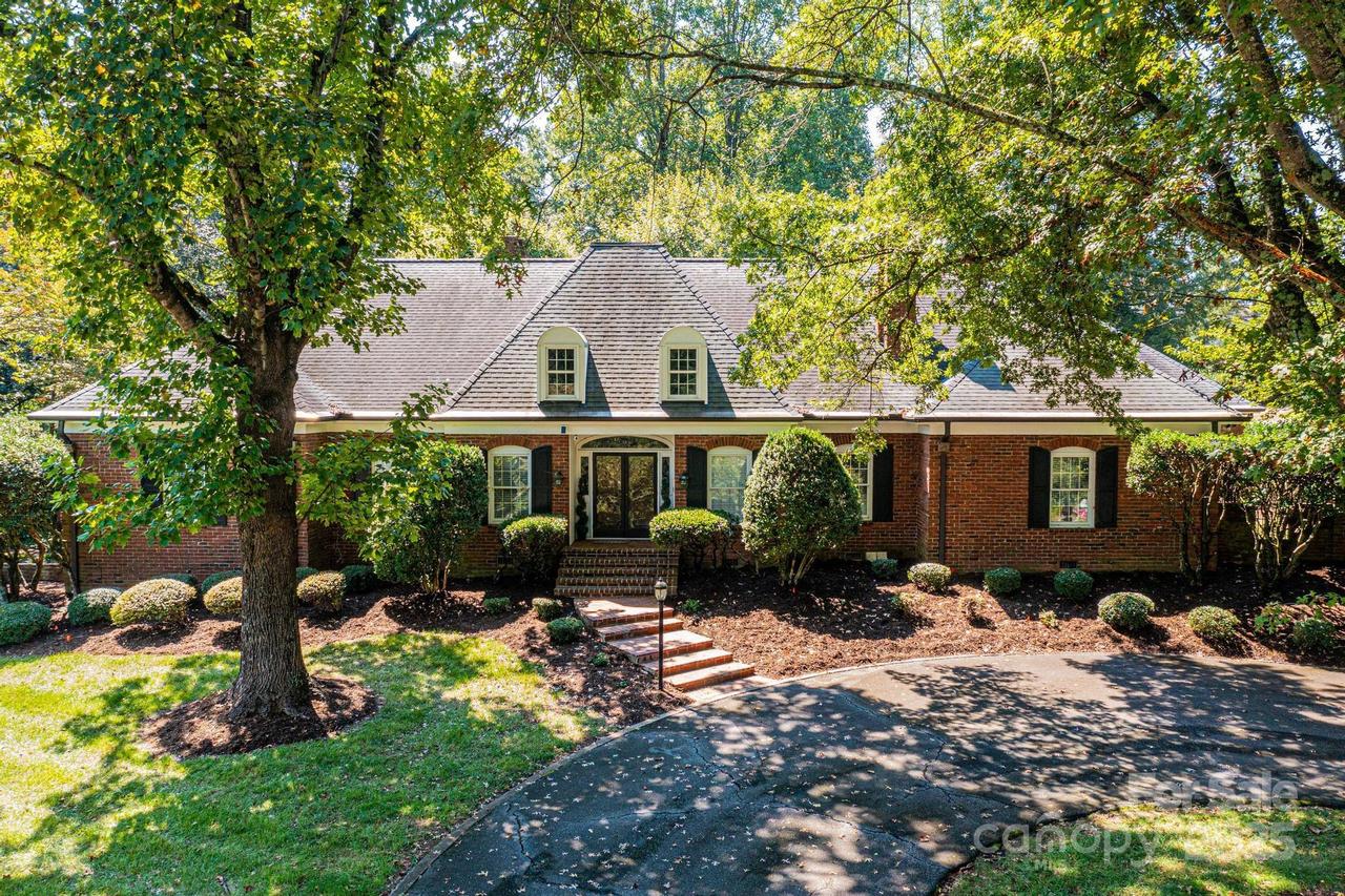 1690 2nd St., Hickory, NC 28601