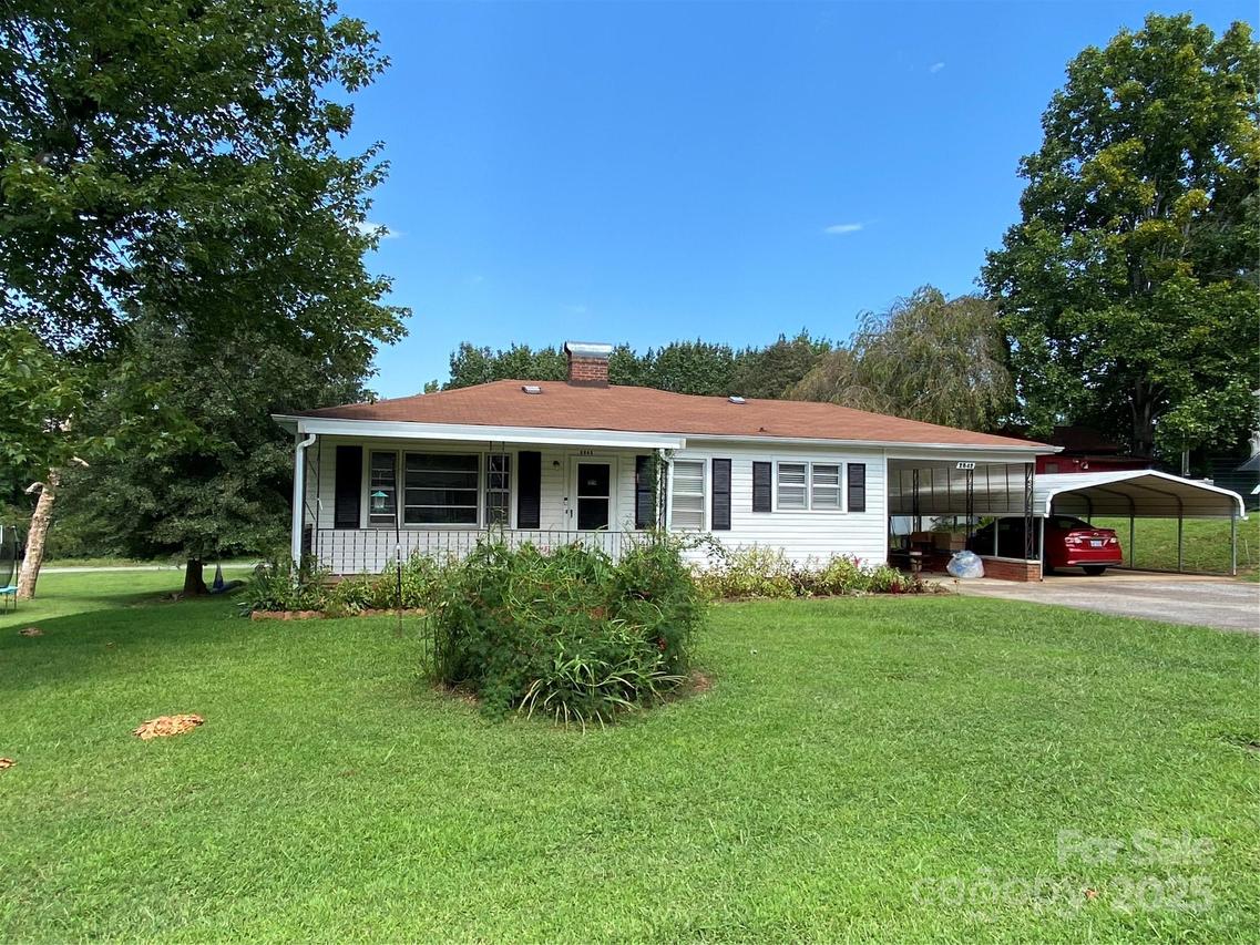 2842 1st Ave., Hickory, NC 28601