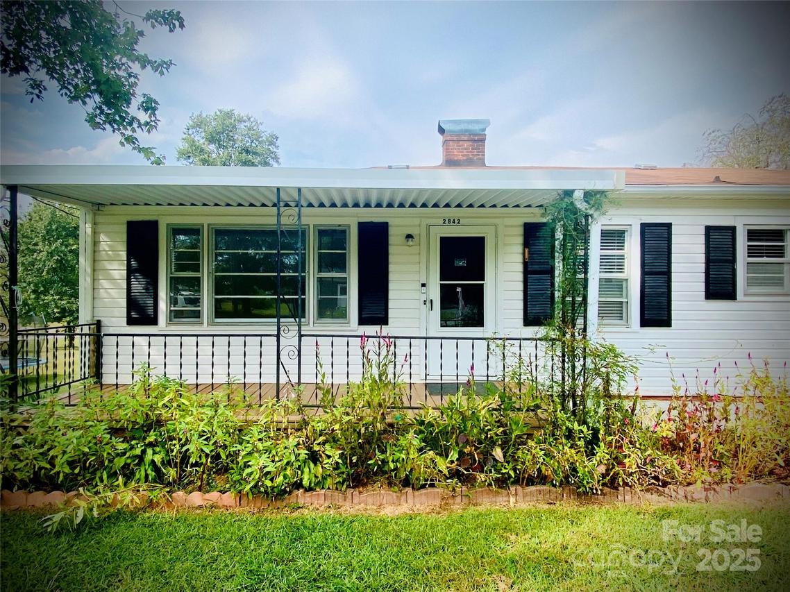 2842 1st Ave., Hickory, NC 28601