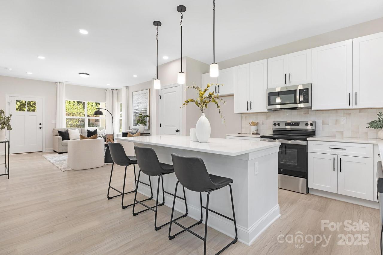 4015 Oakdale Rd., Charlotte, NC 28216