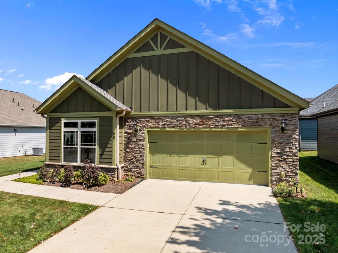 537 Summerfield Pl., Flat Rock, NC 28731