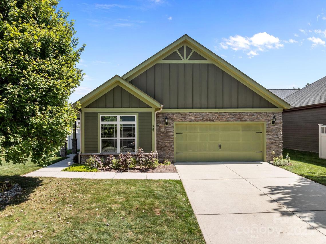 537 Summerfield Pl., Flat Rock, NC 28731