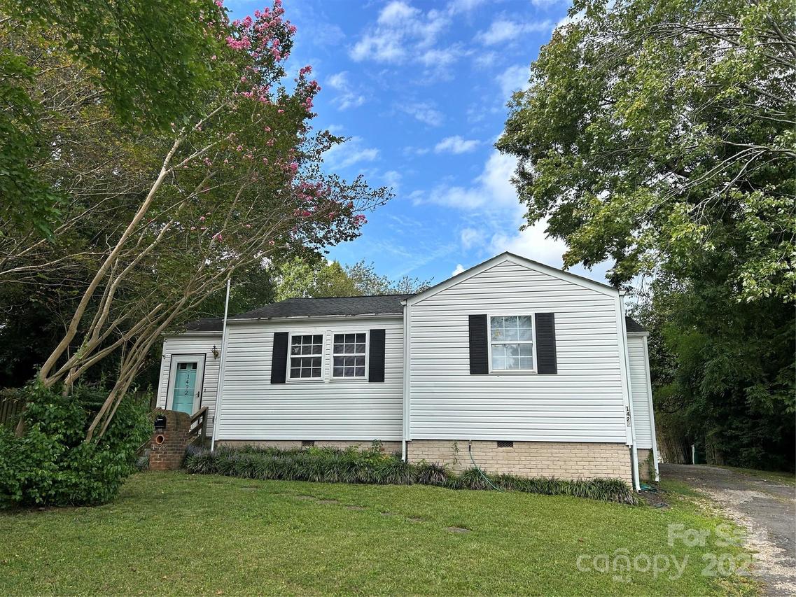 1422 Winston Dr., Charlotte, NC 28205