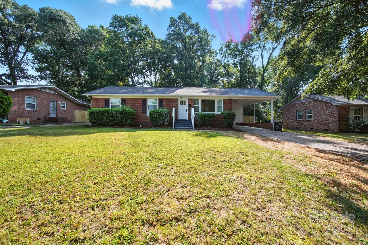 830 Log Cabin Rd., Charlotte, NC 28213