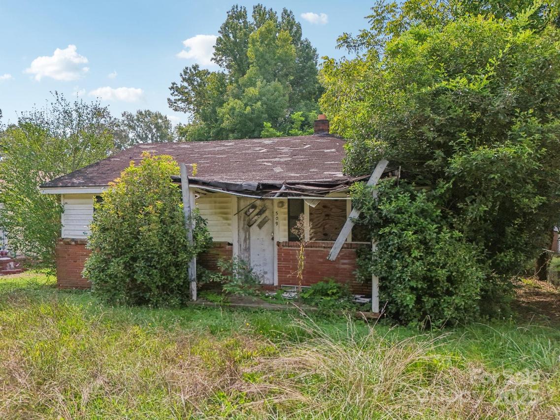 509 Queens Rd., Gastonia, NC 28052