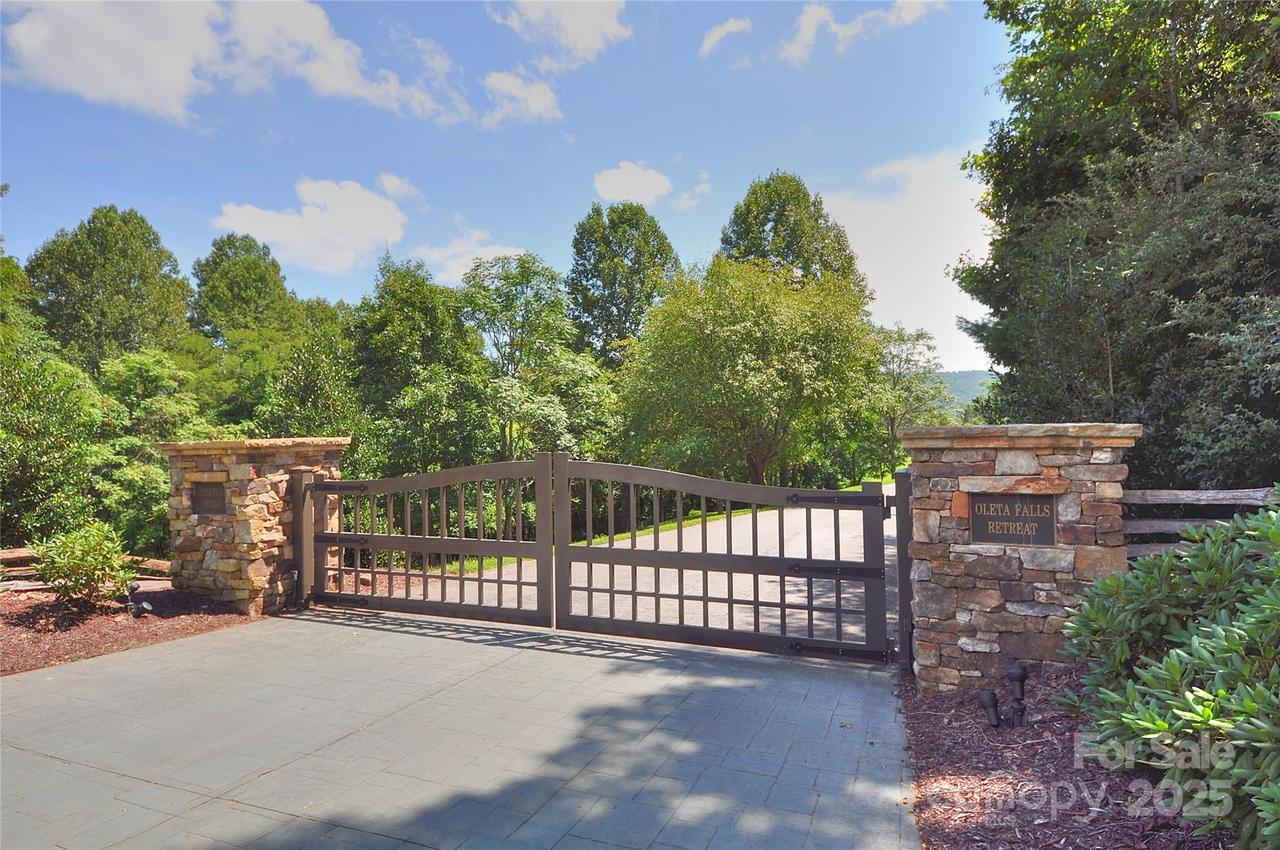 110 Stone Valley Way #20, Hendersonville, NC 28792