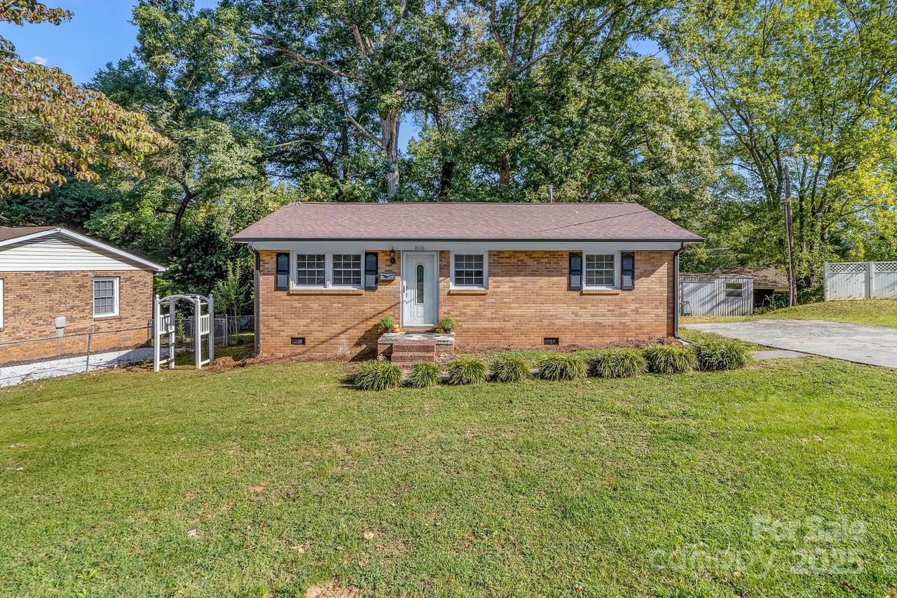 806 Dogwood Dr., Dallas, NC 28034