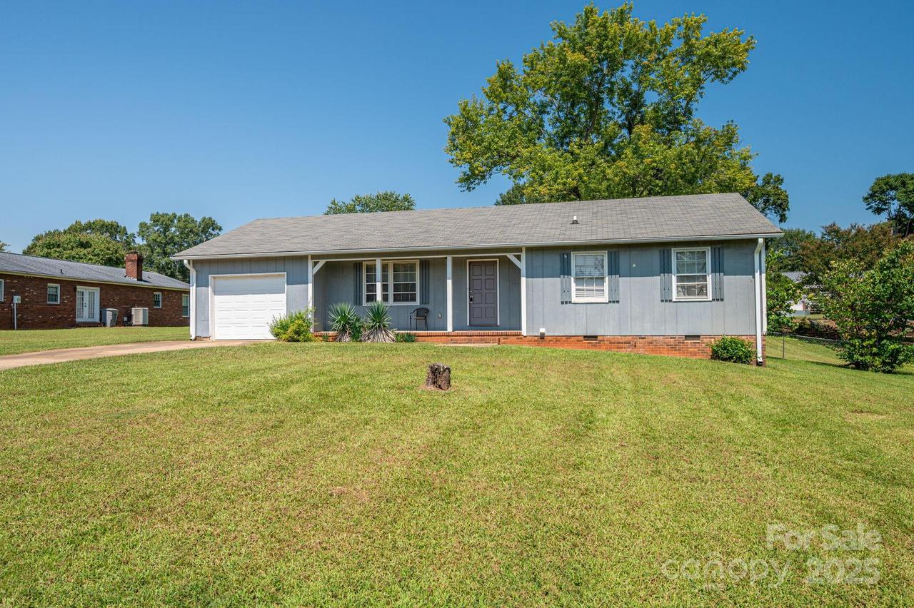 5706 Claridge Dr. #17, Hickory, NC 28602