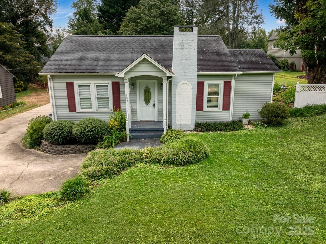 806 Lower Creek Dr., Lenoir, NC 28645