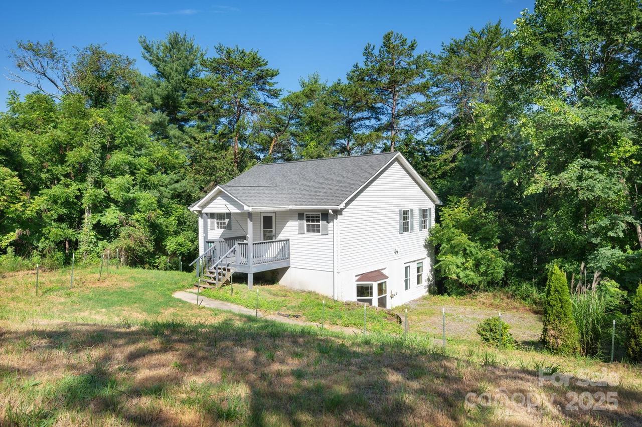 42 Anna Glenn Ln., Weaverville, NC 28787