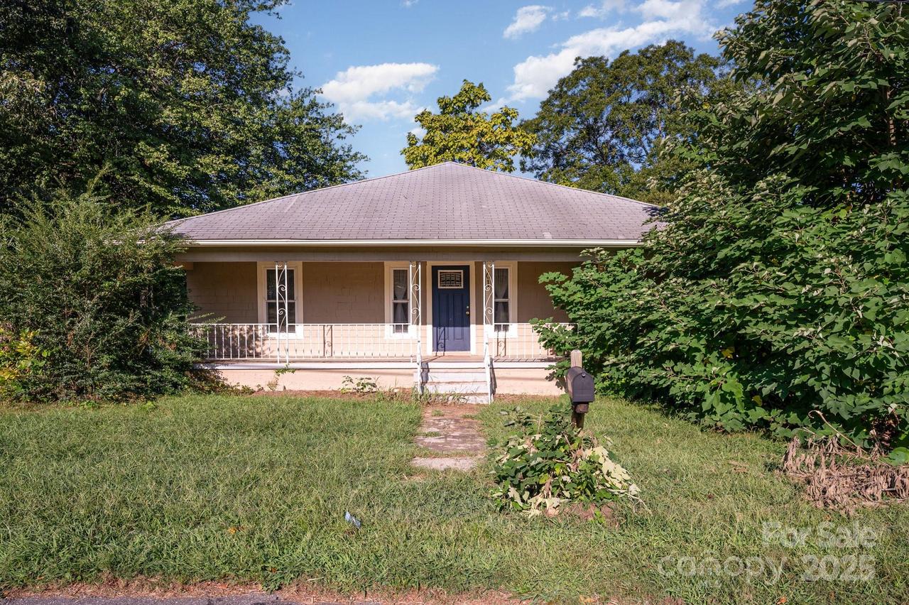 61 27th St., Hickory, NC 28601