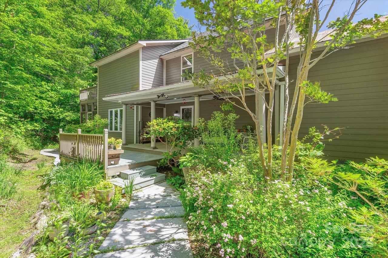 14 Shelton Branch Rd., Barnardsville, NC 28709