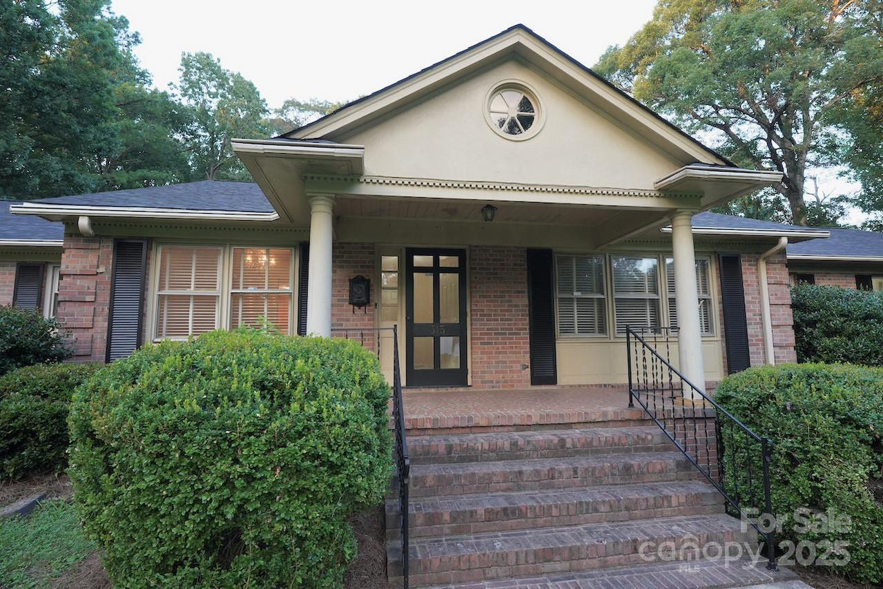 315 Dogwood Dr., Mount Holly, NC 28120