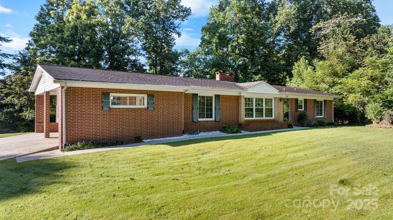 332 Fairlane Dr., Lenoir, NC 28645