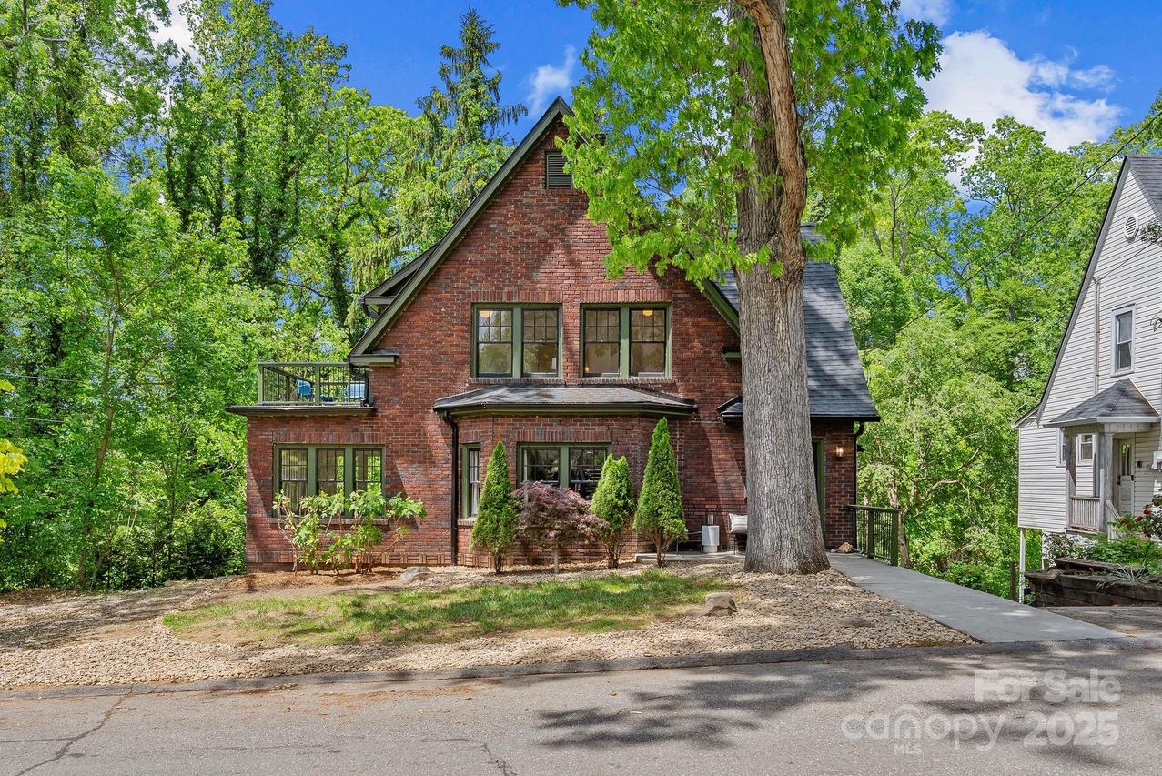 21 Sylvan Ave., Asheville, NC 28801