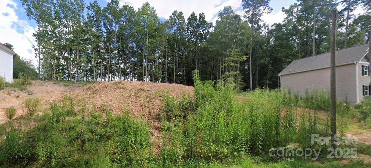 1047 3rd Avenue Dr., Hickory, NC 28602