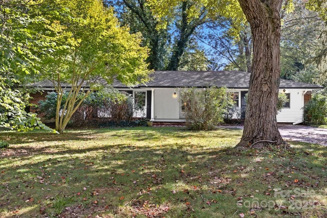 2 Fernbrook Pl., Asheville, NC 28804
