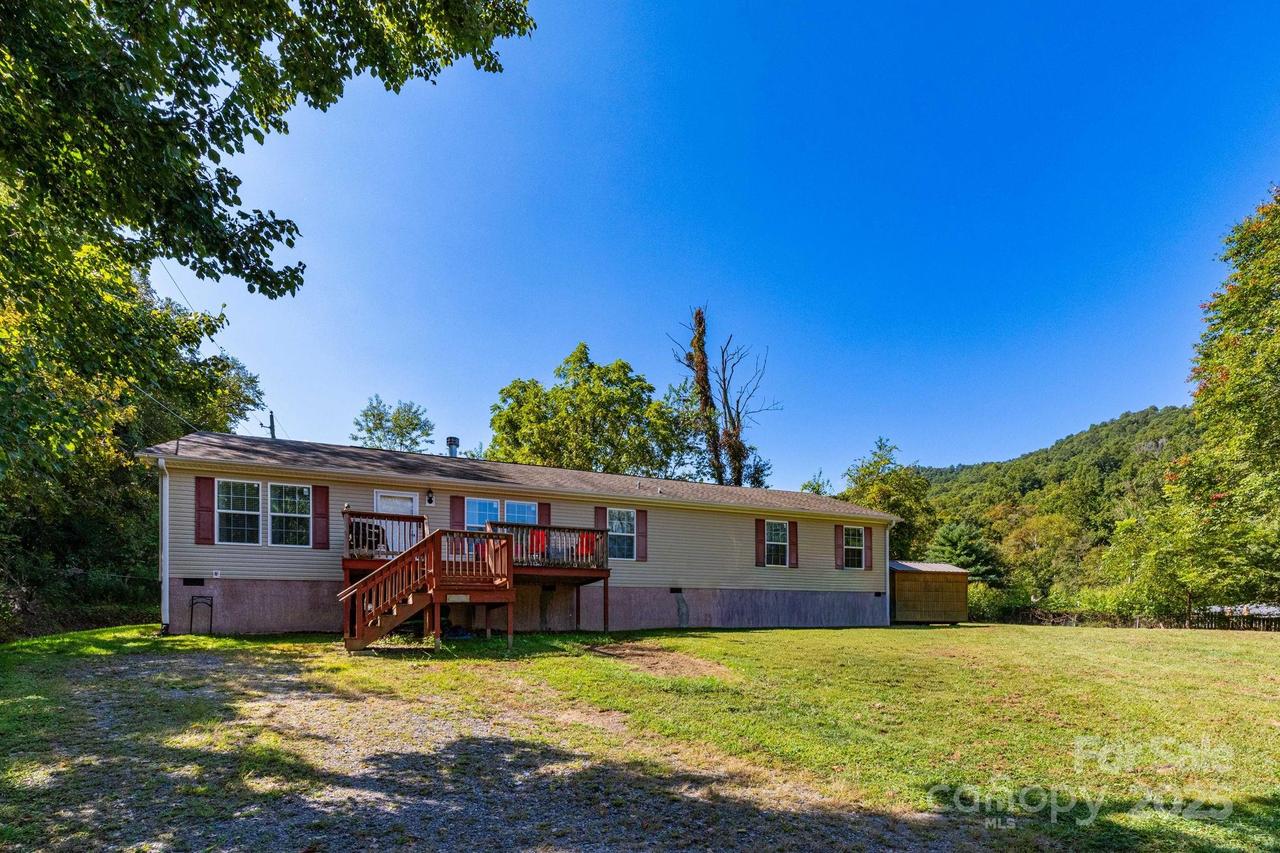 324 Lytle Cove Rd., Swannanoa, NC 28778