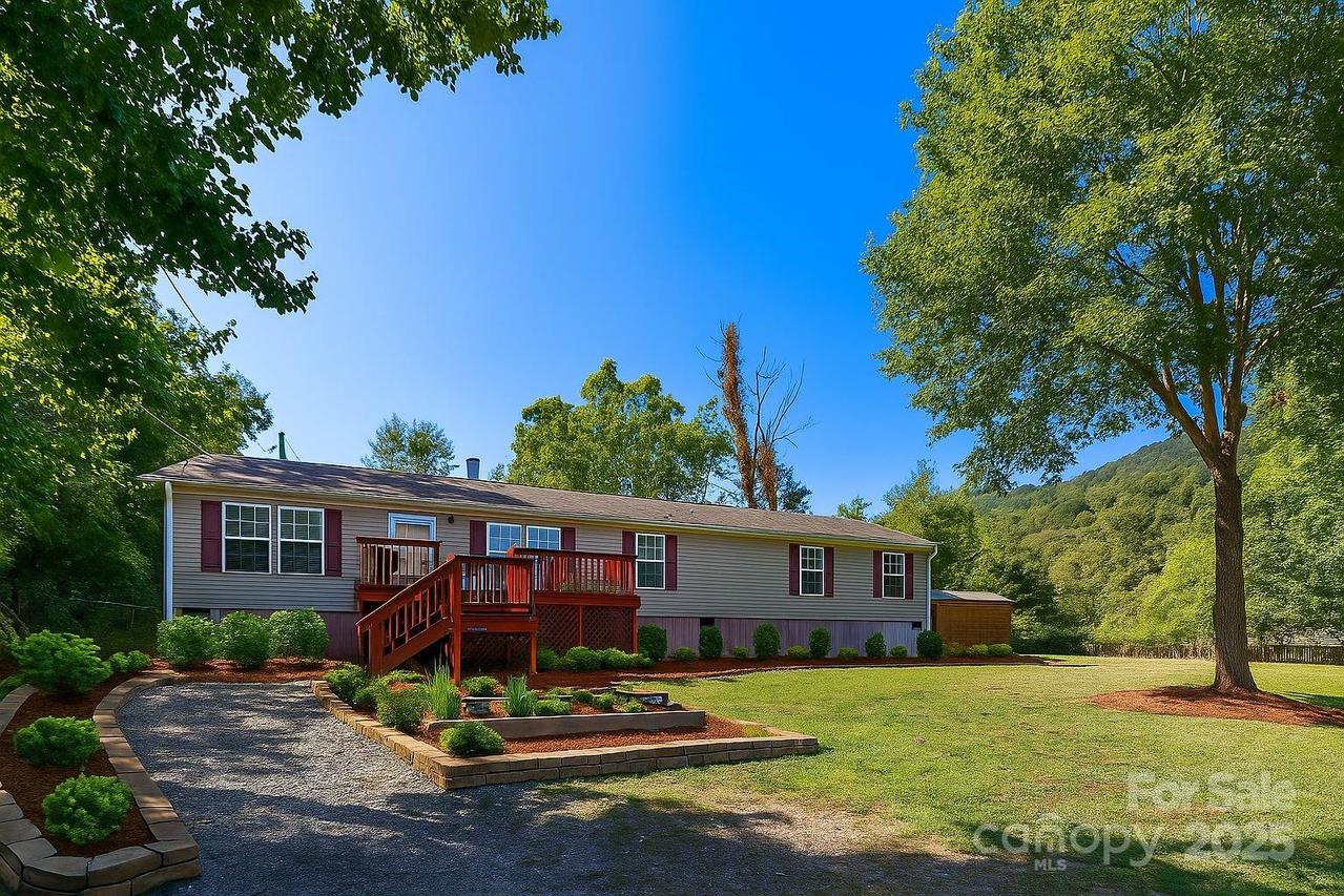 324 Lytle Cove Rd., Swannanoa, NC 28778