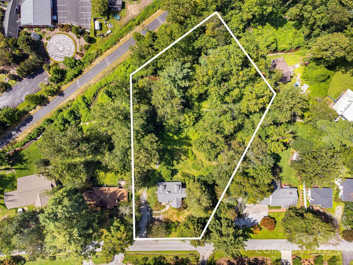 515 Broadway St., Hendersonville, NC 28739