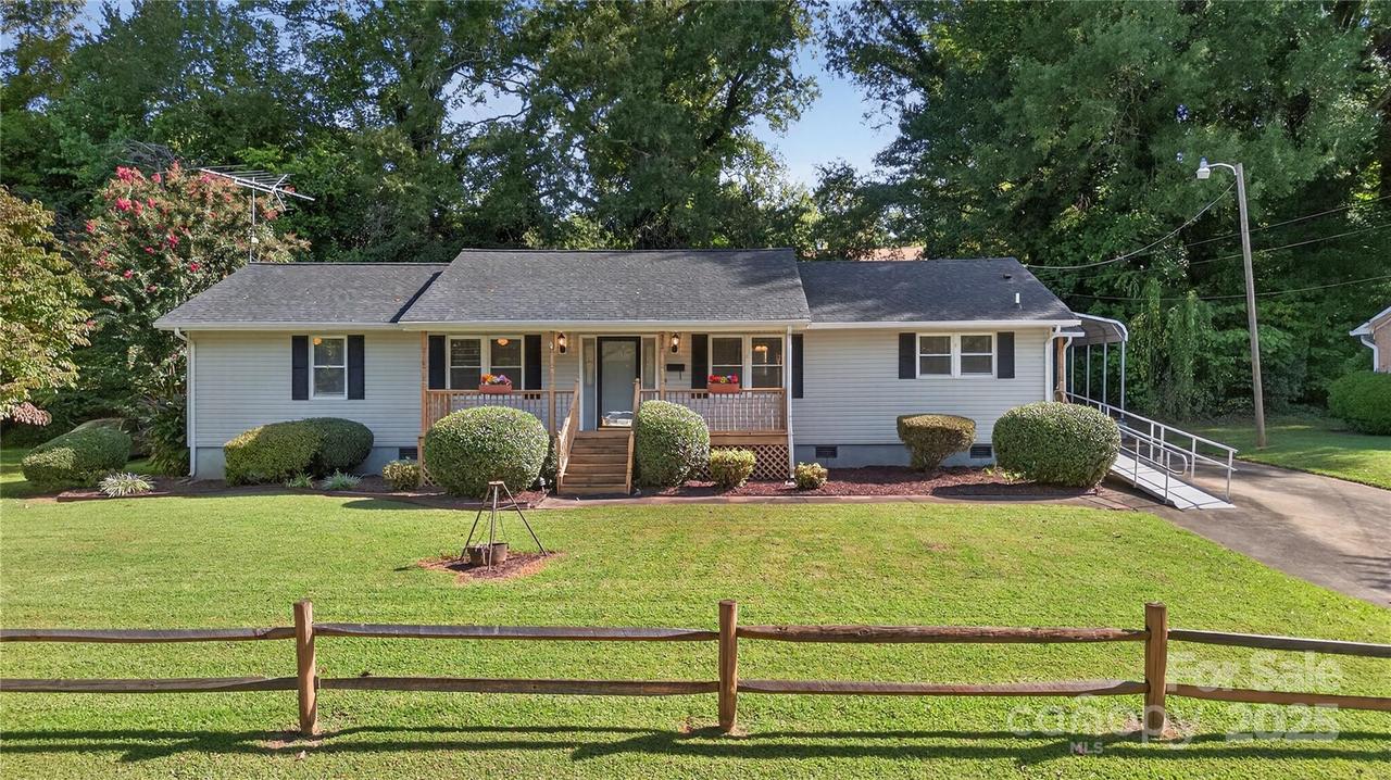 322 Holland Cir., Statesville, NC 28677