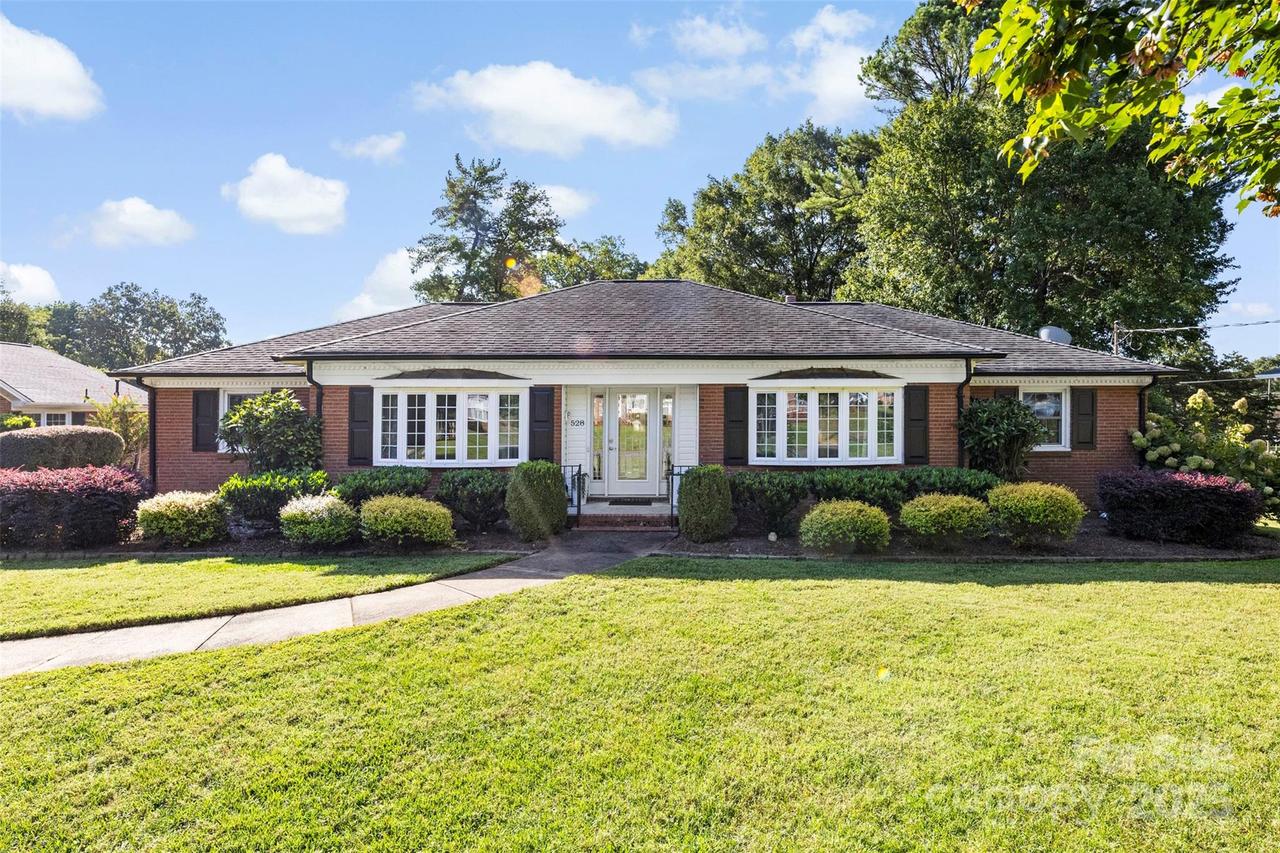 528 Holiday Rd., Gastonia, NC 28054