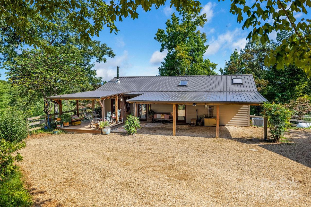 250 Burt Blackwell Rd., Mill Spring, NC 28756