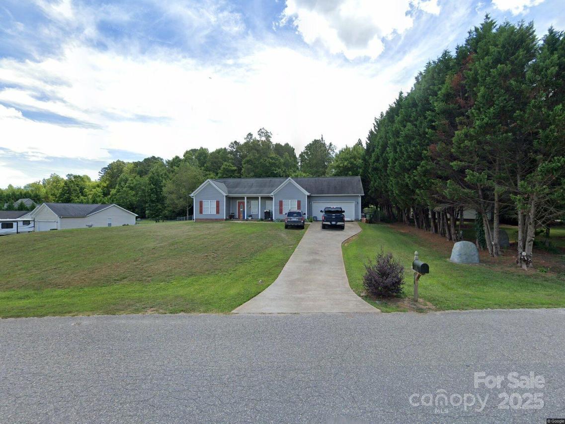 418 Summer Ridge Rd., Stanley, NC 28164